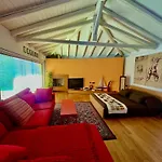 Ara Town House *